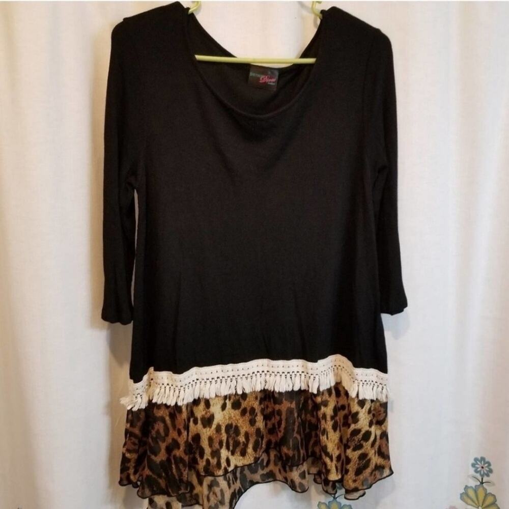Southern Divas BLACK crocheted lace leopard print tunic size small